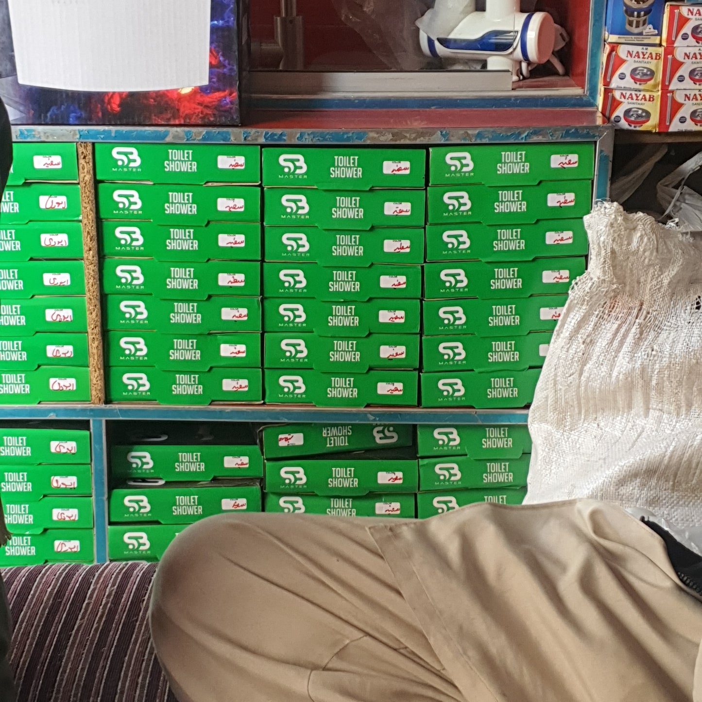 TOILET SHOWER WITH FLEXIBLE PIPE